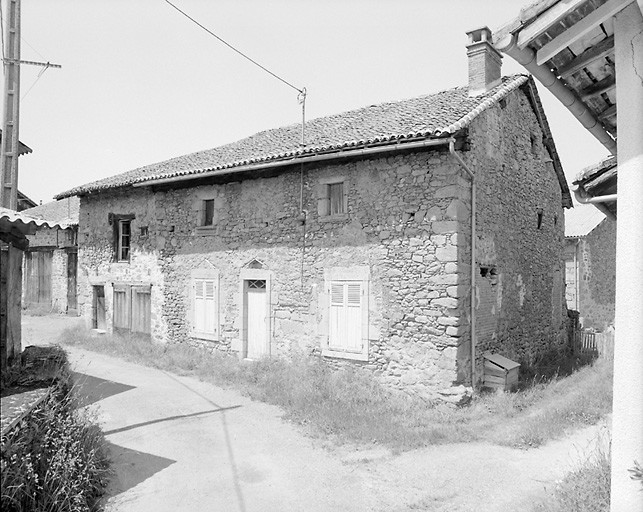 La Graulière. Logis de ferme à élévation de type C. Cadastre de 1982, section B1, parcelle 246.