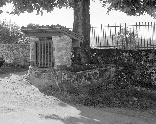Verneuil-sur-Vienne, Greignac. Puits.