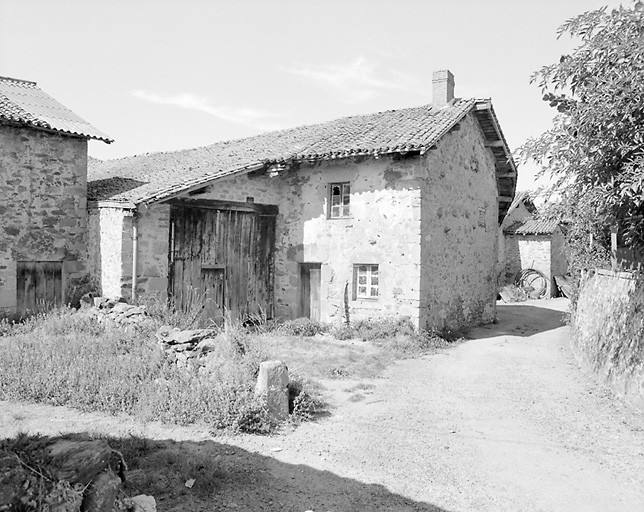 La Boine. Ferme en bloc à terre, avec logis et grange-étable sous un même toit. Cadastre de 1981, section N1, parcelle 277.