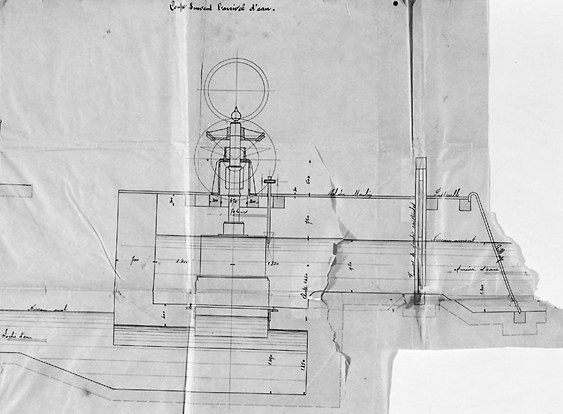 Projet d'installation d'une turbine américaine (daté du 30 juin 1897). Coupe perpendiculaire à l'arrivée d'eau, coupe suivant l'arrivée d'eau et plan au sol Détail de la coupe suivant l'arrivée d'eau.