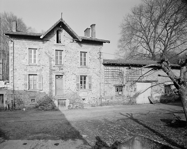 Elévation sud d'ensemble du logement du contremaître et du bâtiment servant de grange et de forge.