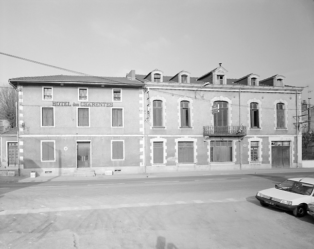 Quartier Outre Vienne. Vue d'ensemble de l'ancien hôtel des Charentes.