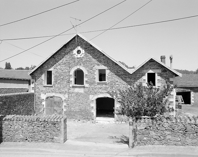Elévation sud d'un ancien chai situé à l'Aiguille et démoli en juin 1991.Cadastre de 1983, section AC, parcelle 242, 243.