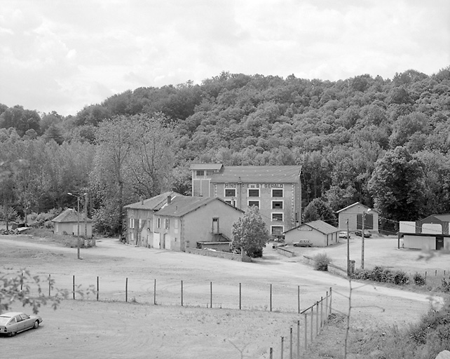 Moulins sur la Vienne. Moulin de Saint Gérald. Vue d'ensemble nord.