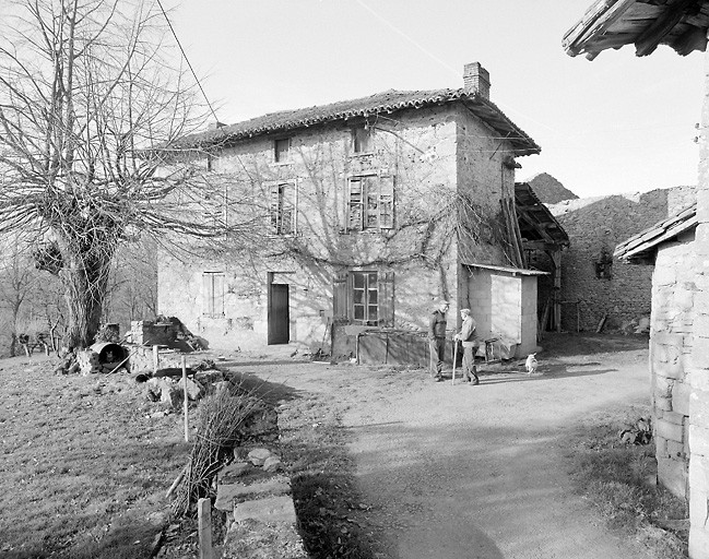 Greignac. Logis de ferme à élévation de type A, à trois travées et toit à croupe. Cadastre de 1981, section N1, parcelle 150.