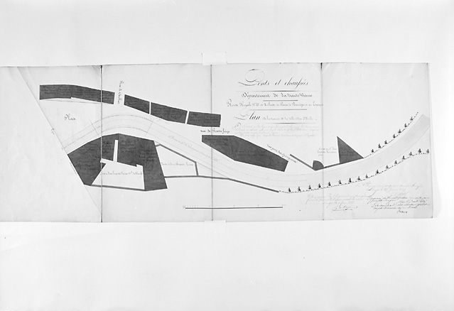 Plan de la traverse de la ville d'Aixe-sur-Vienne (3e feuille). Concerne la ville basse (place des Horteils et le début de la rue Rochefroide et de l'avenue du Président Wilson actuelle). Plan daté '25 janvier 1825'. Plan légèrement différent du précédent.