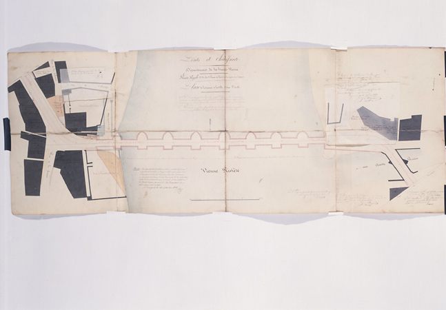 Plan de la traverse de la ville d'Aixe-sur-Vienne. (2ème feuille). Concerne le pont de la Vienne, la partie nord-ouest du quartier Outre-Vienne et le quartier du confluent de la Vienne et de l'Aixette. Plan daté ' 25 janvier 1825'. Vue d'ensemble du plan avec retombe soulevée au niveau de la rive gauche de la Vienne.