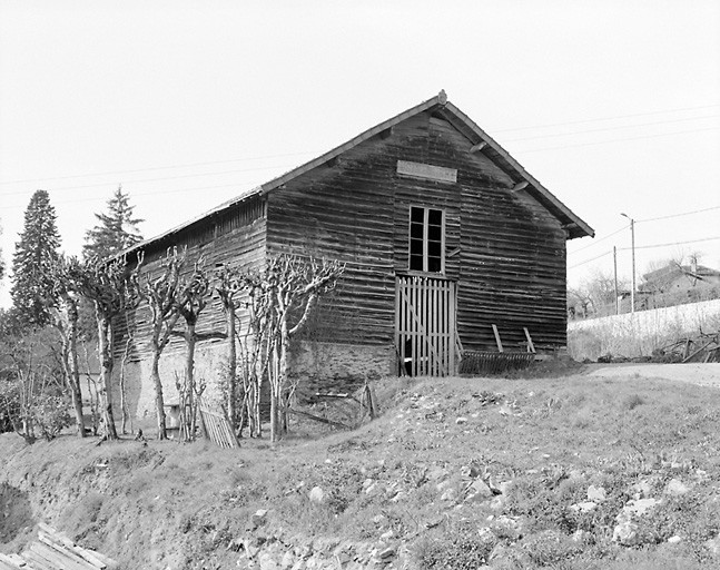 Moulins sur la Vienne. Moulin de Géry. Séchoir de l'ancienne usine d'effilochage.