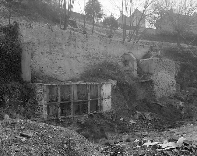 Vestiges des anciennes écuries.