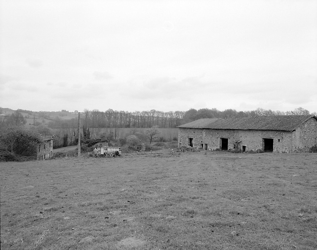 Mayeras. Vue d'ensemble de la ferme. Cadastre de 1981, section L2, parcelle 358.