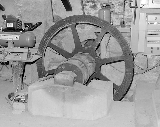 Moulins sur l'Aixette. Moulin David. Intérieur. Roue d'engrenage.