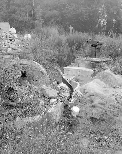Vestiges d'un meuleton de la cartonnerie aménagée à l'emplacement de l'ancien moulin.