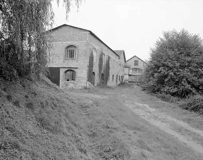 Le Moulin de la Mie. Vue d'ensemble sud de l'ancienne papeterie.
