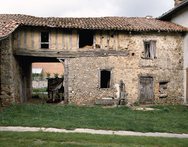 Portail couvert.