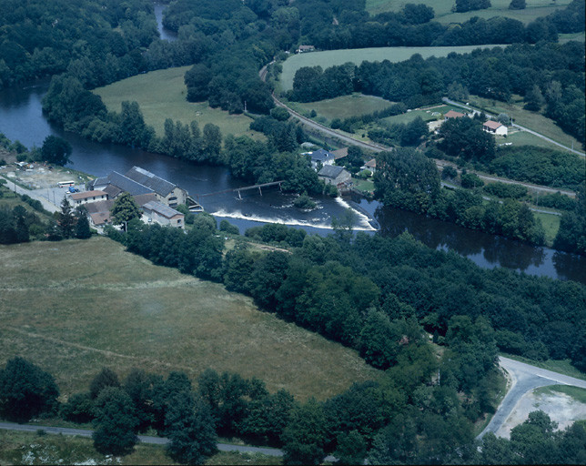 Vue aérienne de la vallée de la Vienne depuis le sud, au niveau du moulin de la Mie et du moulin de Vienne.