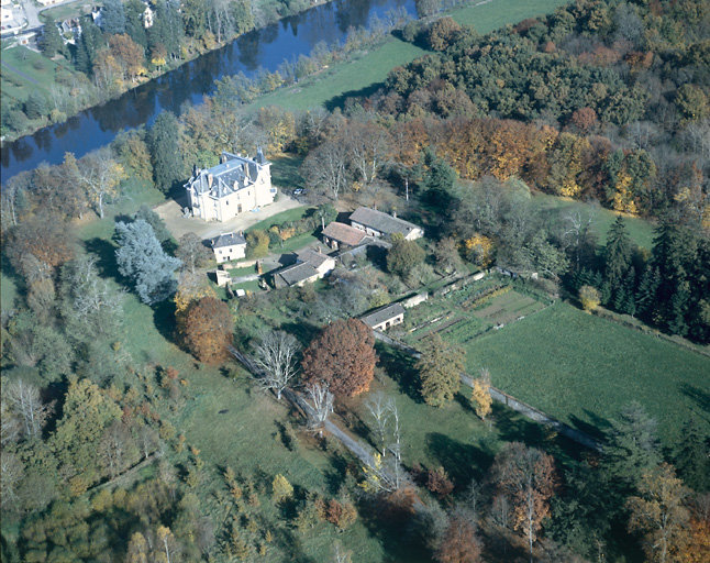 Vue aérienne depuis le sud-ouest en 1992.