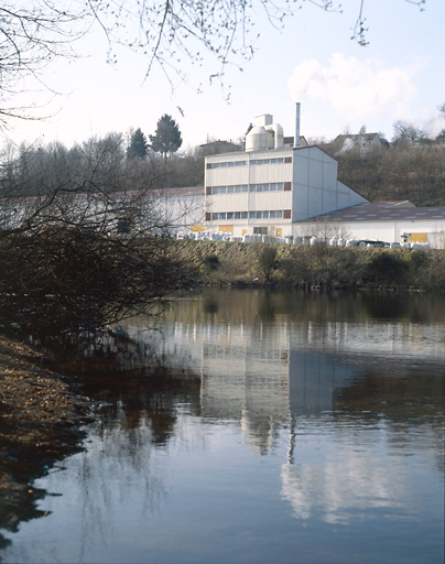 Bâtiment L ou' le Dhorst'. Vue d'ensemble depuis la rive droite de la Vienne.