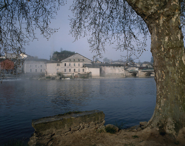 Vue d'ensemble de l'usine KPCL et de l'ancienne forteresse.