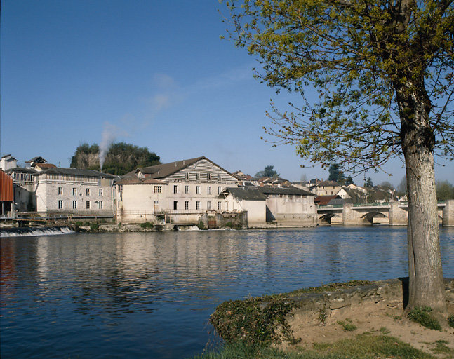 Vue d'ensemble de l'usine KPCL et de l'ancienne forteresse.