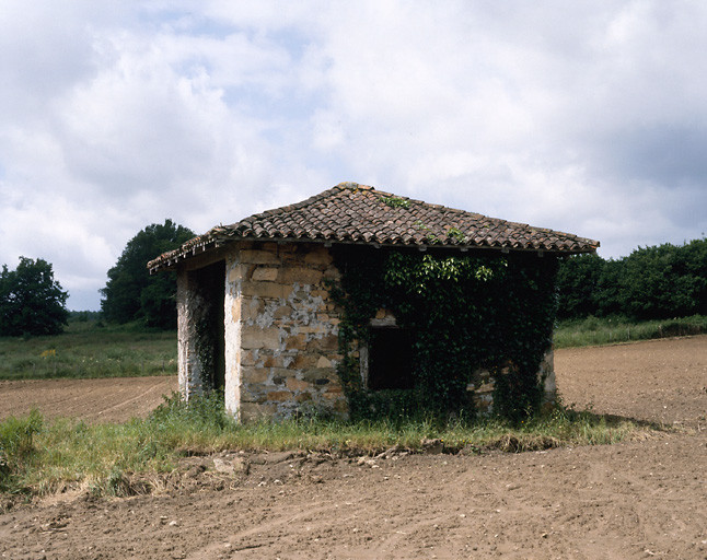 Cabane des champs ou 'gabie', située à la sortie sud du bourg.