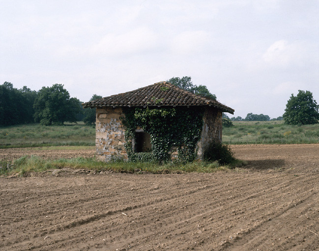 Cabane des champs ou 'gabie', située à la sortie sud du bourg.