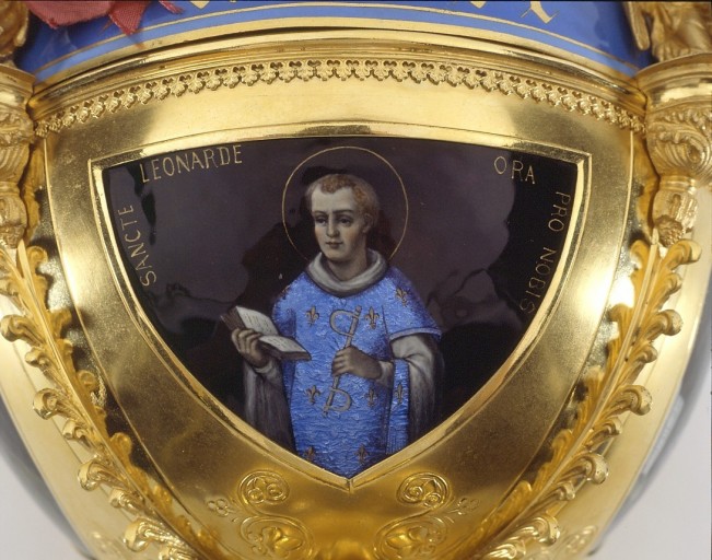 Détail d'une figure sur la coupe : saint Léonard.