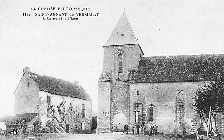 Bourg, : l'église et la place, vers 1920.