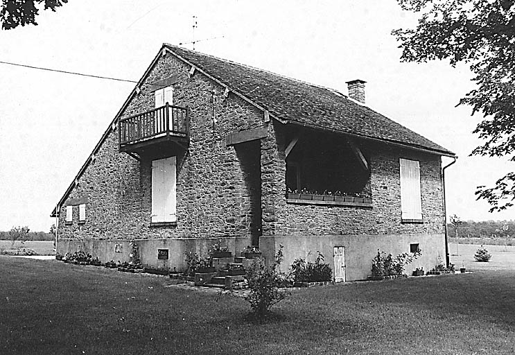 Pavillon de chasse dépendant du manoir et situé au lieu-dit Robinson. Vue prise du sud-ouest.