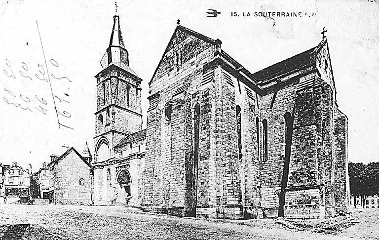 Vue d'ensemble de l'église depuis le sud-est.