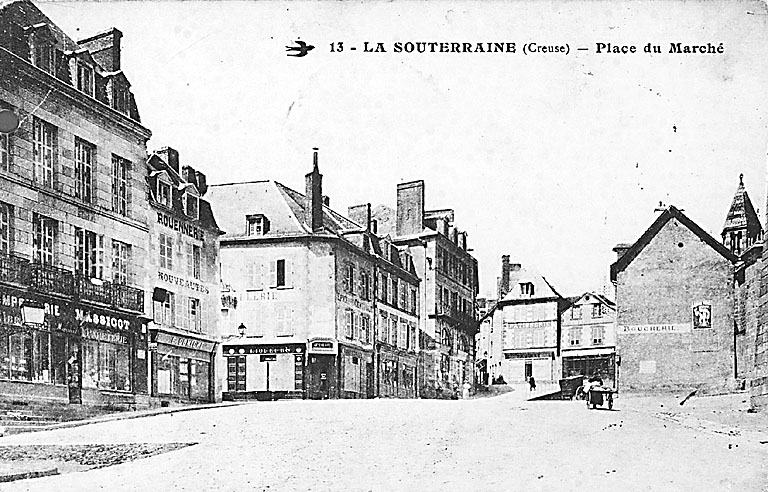 La Souterraine. Vue de la place du Marché vers 1910.