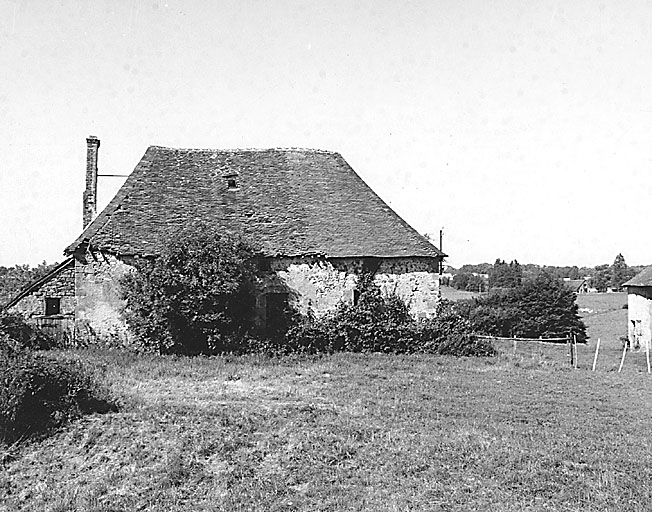 Logis. Vue d'ensemble depuis le nord.