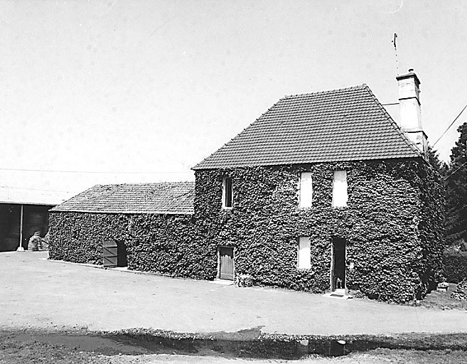 Logis. Vue prise du sud-est.