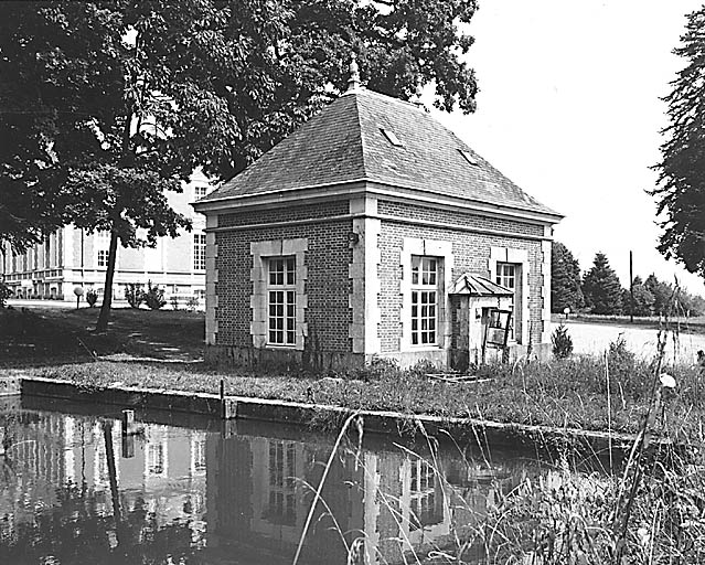 Pavillon de gardien, prise du sud-ouest.
