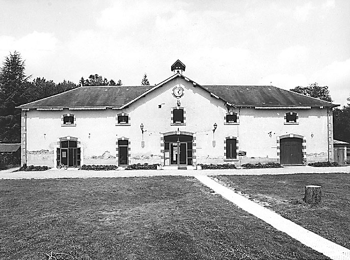 Grandes écuries, vue prise du sud-est.