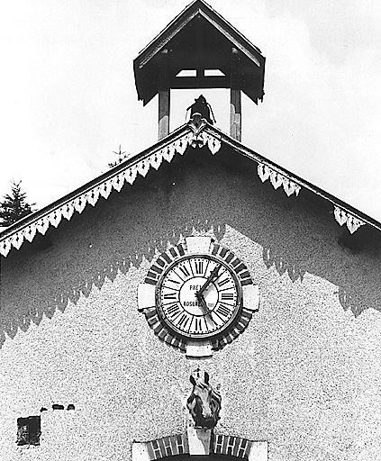 Grandes écuries, horloge et clocheton.