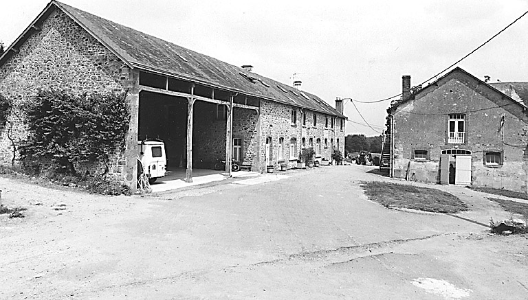 Hangar, logement et pignon sud des petites écuries.