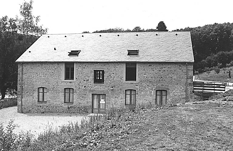 Grange transformée en salles de réunion, élévation est.