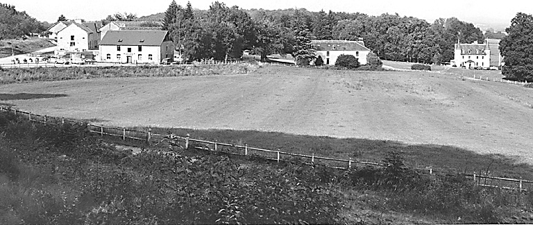 Bâtiment d'exploitation et ancien manoir, vue générale prise du sud-ouest.