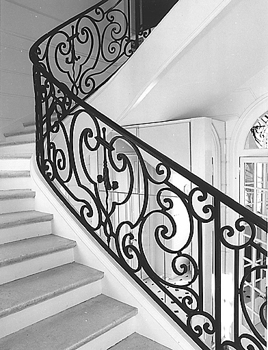 Grand escalier. Détail de la rampe en ferronnerie.