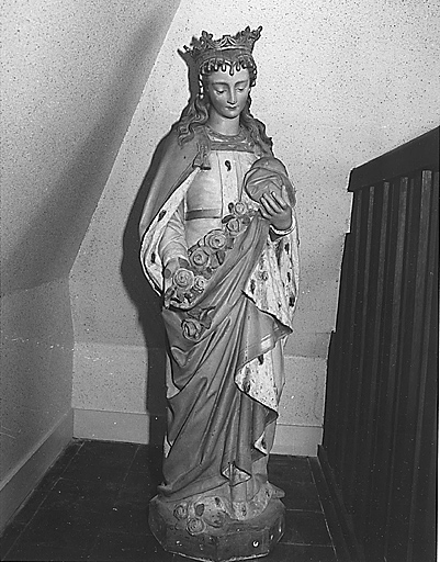 Statue de Sainte Elisabeth de Hongrie, provenant de la chapelle du château. Plâtre, fin 19e siècle.