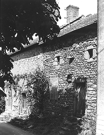Masgelat. Logis du 17e siècle, vue générale prise du sud-est. Cadastre B2/202.
