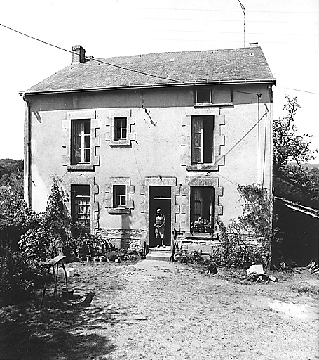 Le Puy Merlin. Ferme. Logis, élévation est. Cadastre C5/1104.