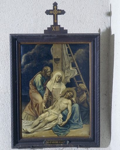 Station XIII : Jésus est descendu de la croix.