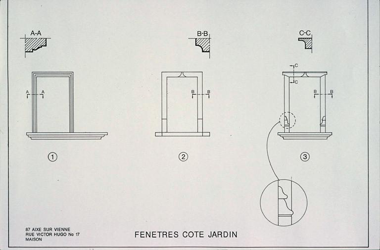 Détail de moulurations des fenêtres côté jardin.