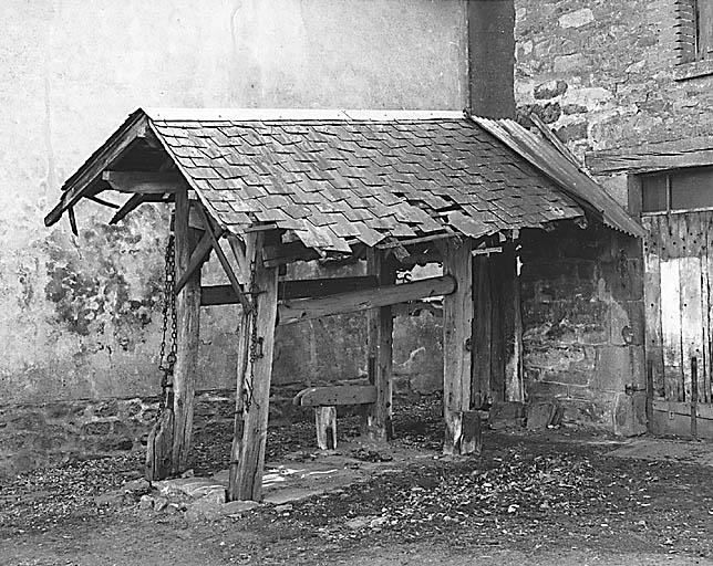 Vue du travail à ferrer les boeufs en 1995 avant restauration.