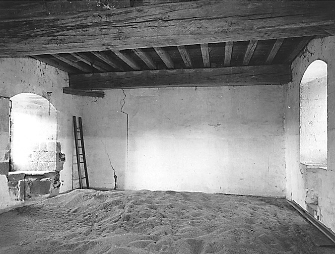 Intérieur. Premier étage, vue d'ensemble de la pièce nord.
