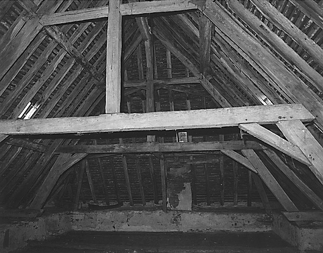 Intérieur. Grenier, pièce nord. Charpente.