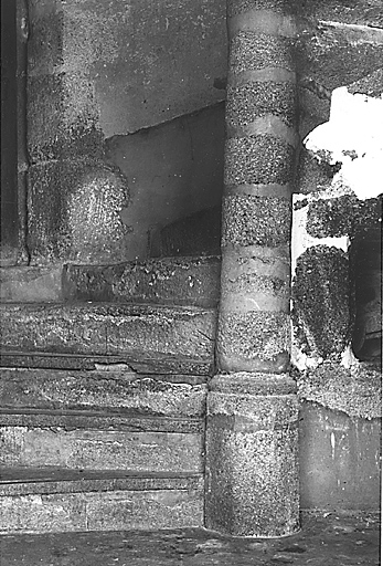 Intérieur. Rez-de-chaussée. Escalier en vis.