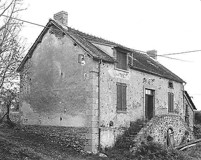 Clairbize. Ferme (cadastre 199 E1 144). Vue du logis comportant un escalier extérieur à double volée.