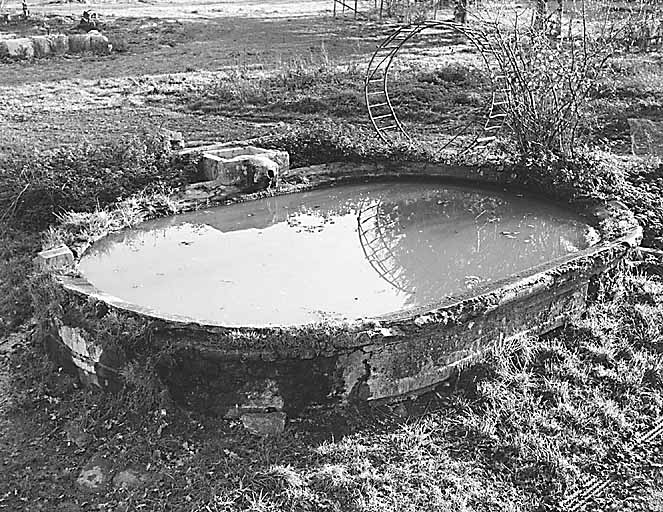 Mazerolles. Bassin, vue générale.